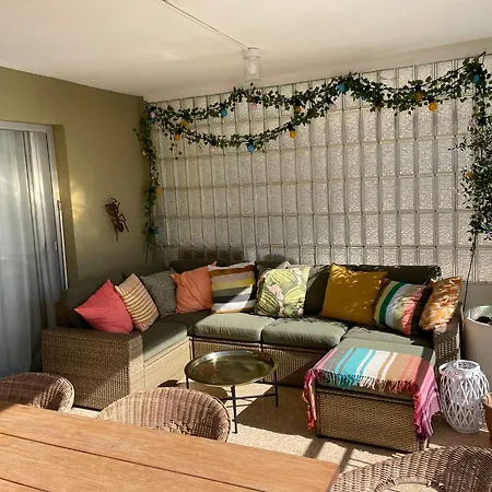 - Large Luxury With Sea View *